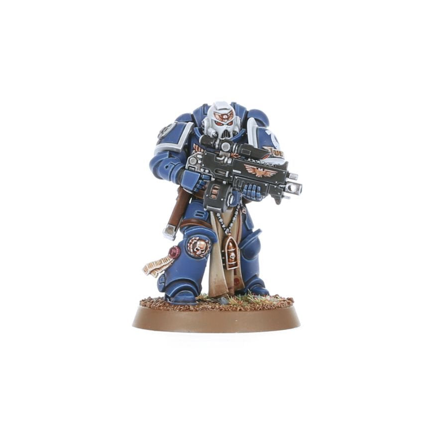 Warhammer 40K Space Marines Sternguard Veteran Squad Miniatures Kit – 5 Customizable Veteran Marksmen with Bolt Rifles, Combi-Weapons & Accessories