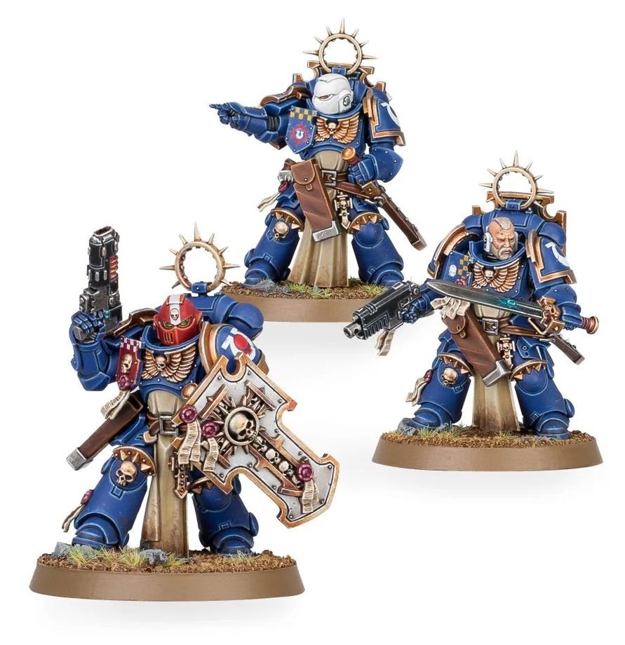 Warhammer 40,000 Space Marines Bladeguard Veteran Squad – 3 Plastic Miniatures with Power Swords & Storm Shields, Customizable Warhammer 40K Model Kit