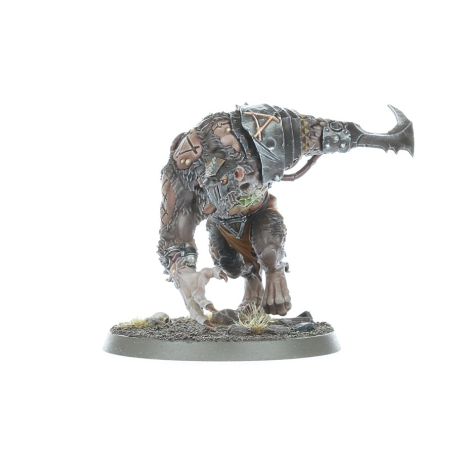 Warhammer Age of Sigmar: Ultimate Starter Set – Spearhead Starter Box with Stormcast Eternals & Skaven, 37 Push-Fit Miniatures, Gaming Mat, Dice &