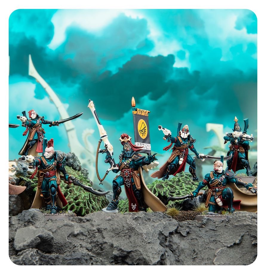 Warhammer 40,000 Aeldari Corsair Voidreavers – 10 Plastic Miniatures for Warhammer 40K, Elite Aeldari Infantry with Melee & Ranged Build Options