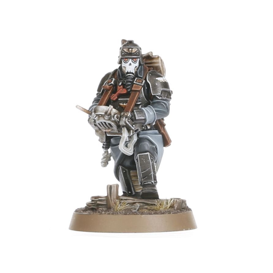 Warhammer 40,000 Astra Militarum Death Korps of Krieg Combat Engineers Set – 5+1 Plastic Miniatures Kit with Customisable Weapons, Remote Mine